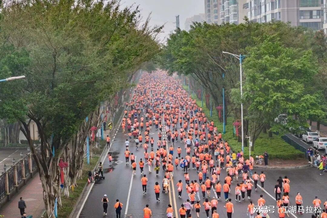 九游体育app-年年嚷嚷马拉松期间酒店涨价，为什么就管不住呢